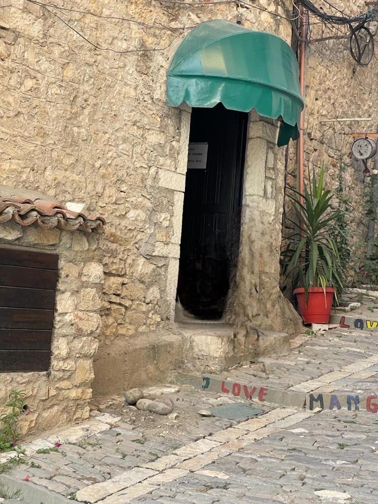 Fole Hotel Berat Buitenkant foto